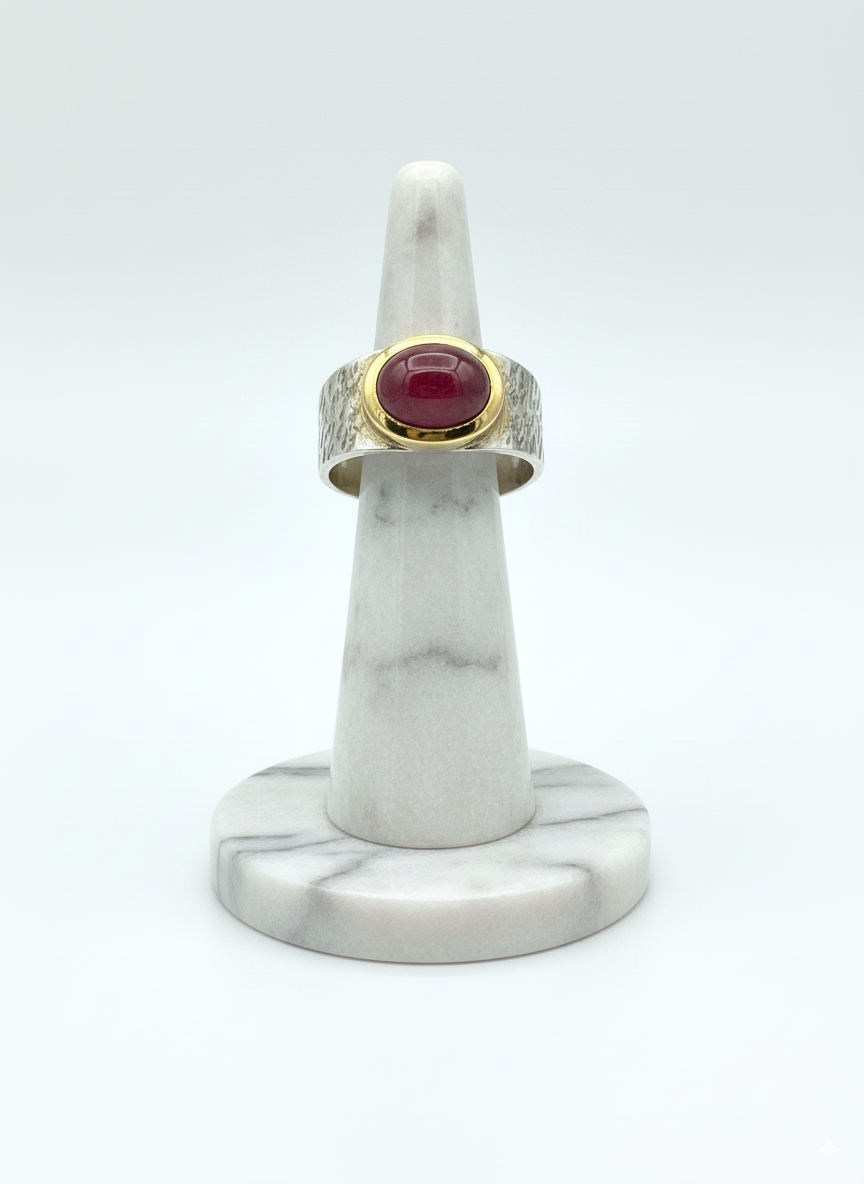 Stern Rubin Ring mit Goldfassung