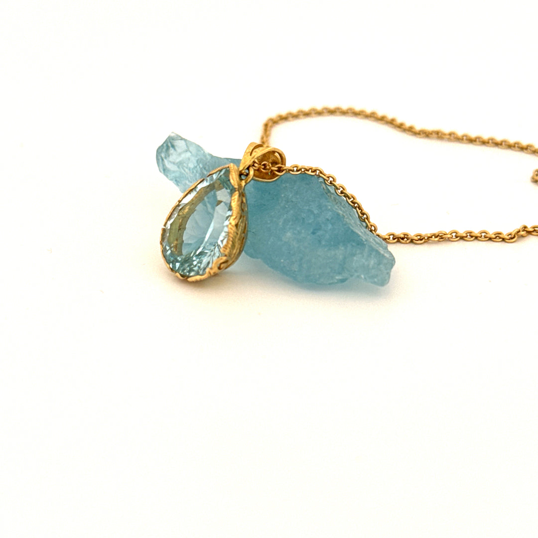 Aquamarine pendant