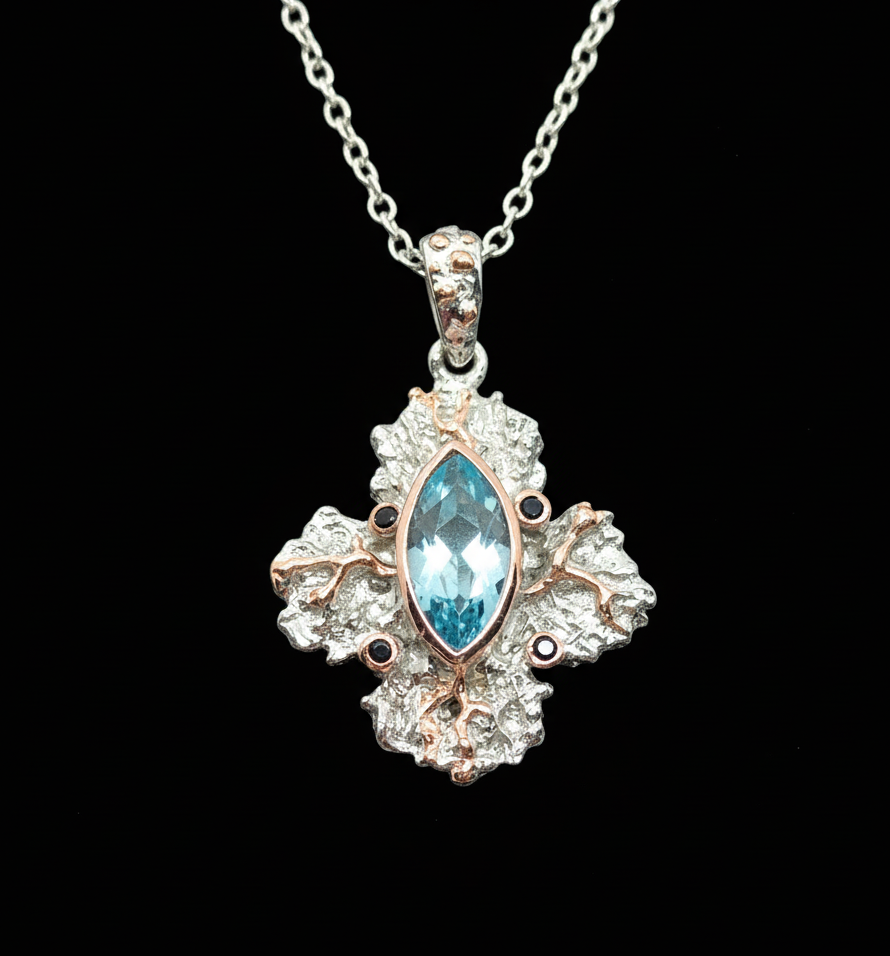 Blauen Topaz Anhängern mit blauen Sapphire