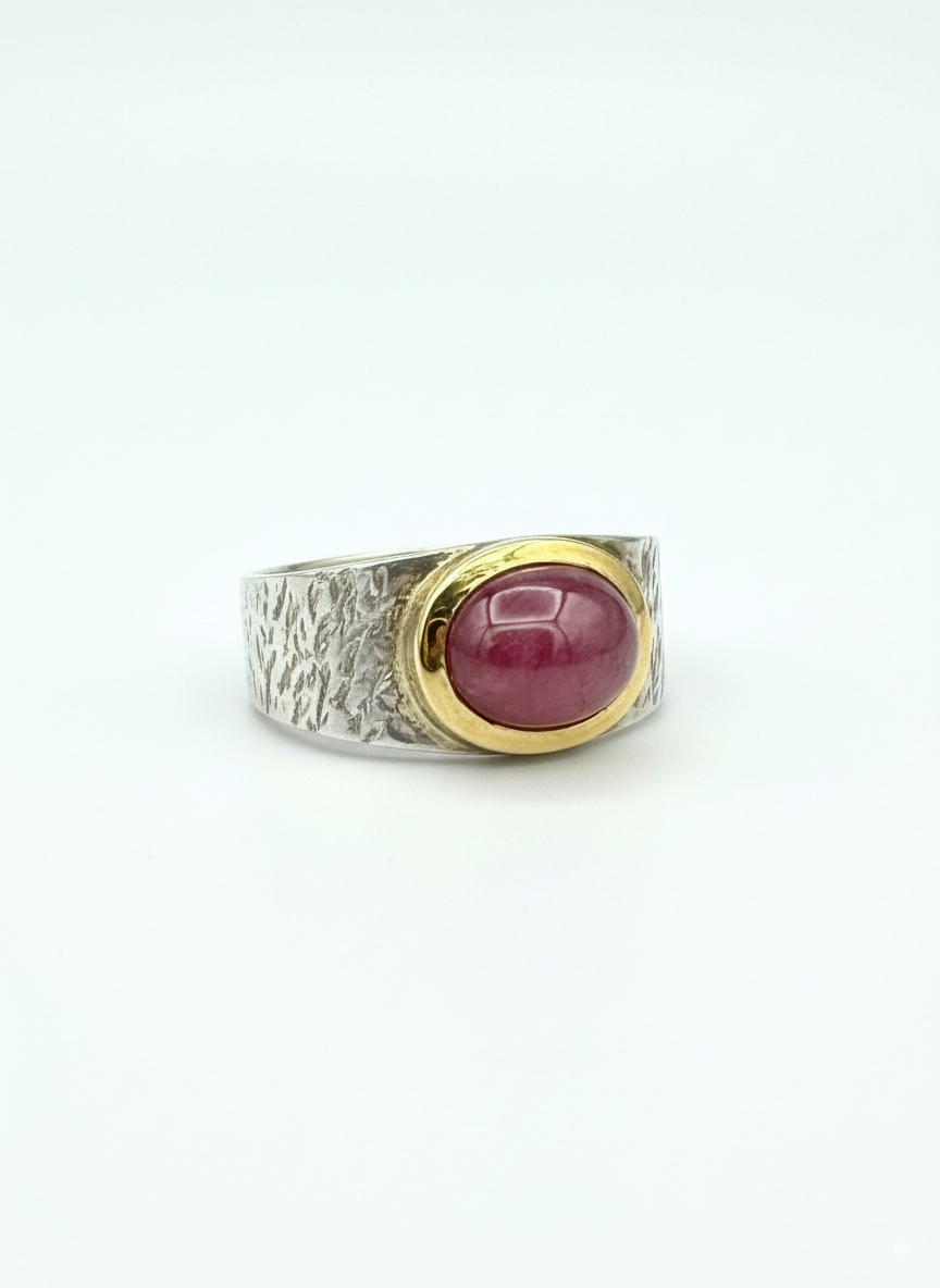 Stern Rubin Ring mit Goldfassung