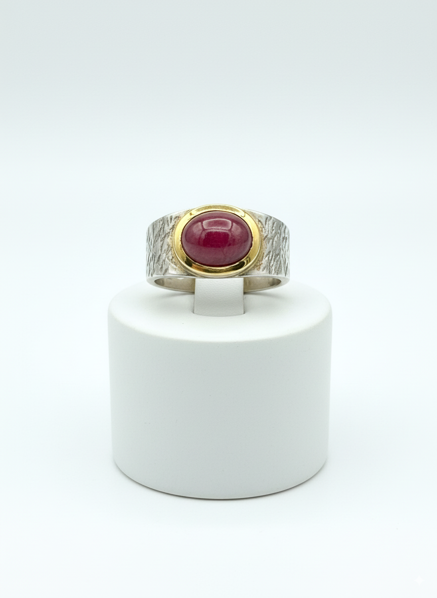 Stern Rubin Ring mit Goldfassung