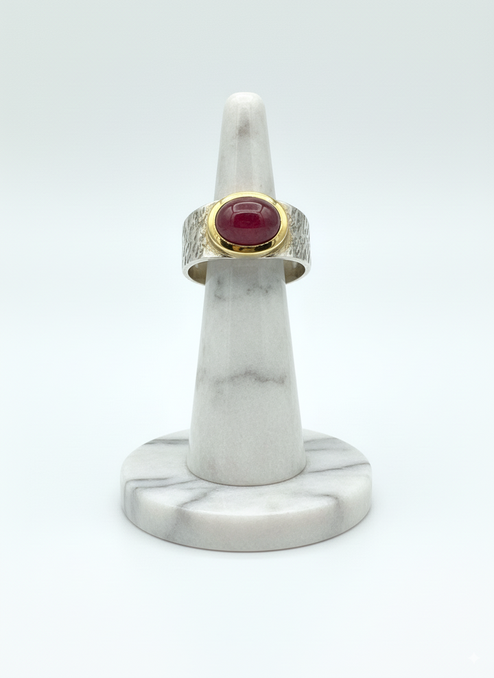 Stern Rubin Ring mit Goldfassung