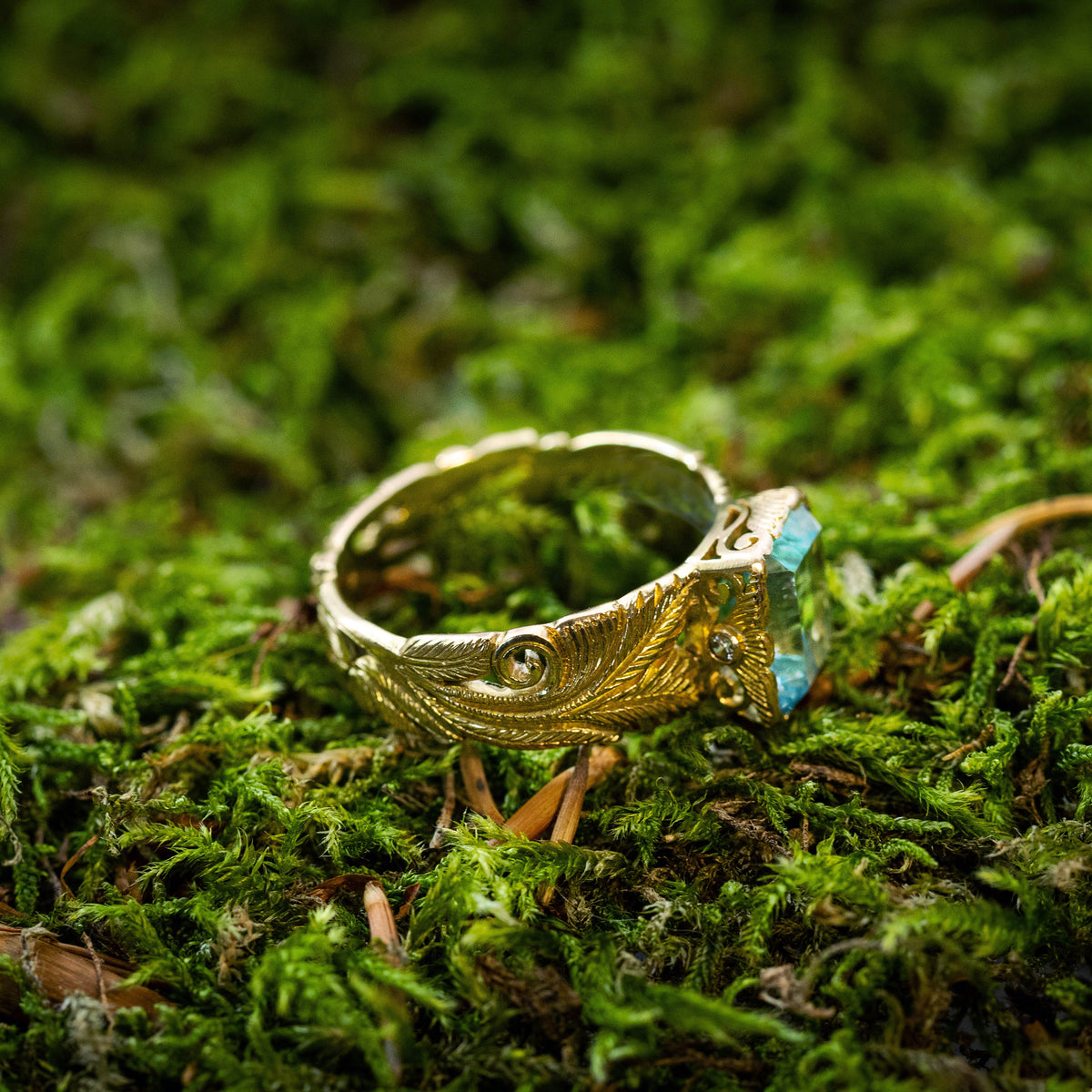 Handgefertigter Aquamarin-Ring mit Smaragdschliff in Gold 18 Karat – Gallardos-Design Schweiz