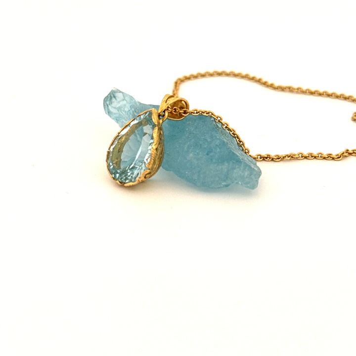 Aquamarine pendant